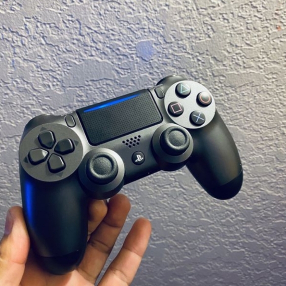 Ps4 controller - Picture 2 of 2